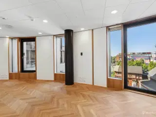 Eksklusivt kontorlejemål i det ikoniske Axel Towers