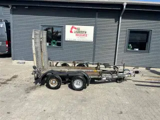 Ifor Williams Model 4 lille maskintrailer med ramper.