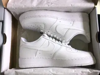 Nike Air Force 1 07 White
