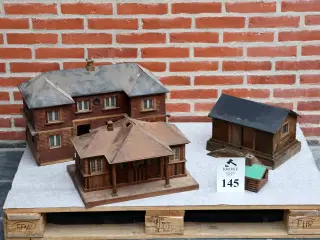 4 Stk Modelhuse i træ. 