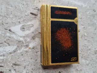 Dupont lighter sælges