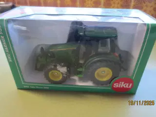1 stk Ny Modeltraktor John Deere 5820 