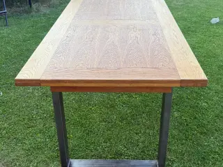 Massivt egetræ spisebord