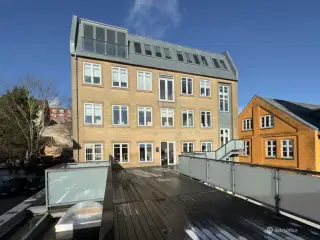 Lyse. momsfritaget lokaler med fælles tagterrasse
