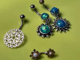 Smukke navlepiercinger med opalit- og mandala-deta