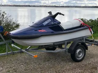 Yamaha vandscooter med trailer sælges
