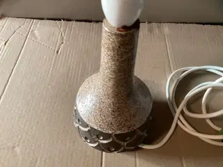 Løvemose rustik keramik lampe