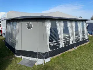 Bürstner Flipper 550TK med Penta telt.