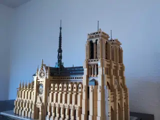 LEGO Architecture 21061 Notre-Dame de Paris