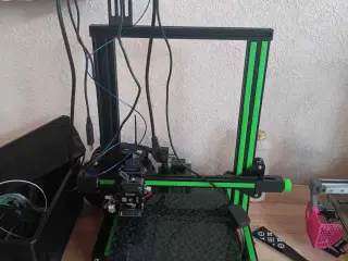 Creality Ender-3 V2 3d printer 