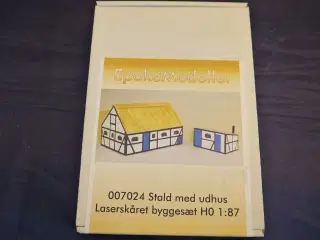 Epoke Modeller 7024 Stald med udhus Laserskåret By