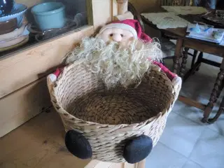 Nisse med stor bastkurv