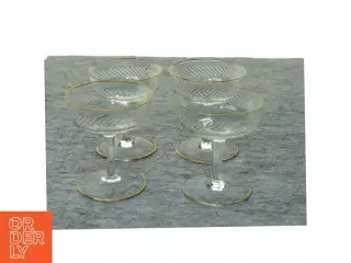 Glas med guldkant (str. 8 x 7 cm)