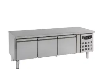Lavt kølebord med 3 låger – B1600 x D700 x H650 mm