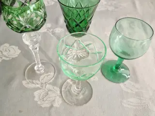 4 glas i grønlige nuancer 