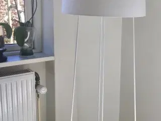 HELT NY stor flot gulvlampe fra Frandsen lighting 
