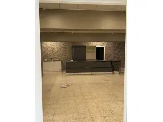 STORT BUTIK UDLEJES PÅ GÅGADEN I HERFØLGE!