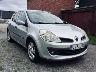 Renault Clio III 1.6 16V 110 HK