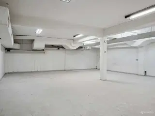 Attraktivt og regulært lagerlokale i hjertet af Roskilde - ideelt til opbevaring