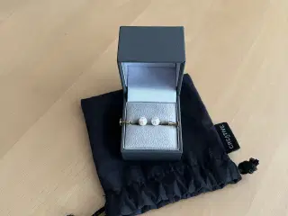 Guld øreskruer med kulturperle