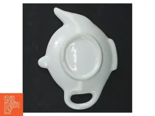 Hvid porcelænsfad i tekandeform (str. 12 x 9 cm)