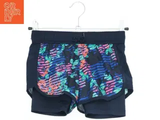 Badebukser med blomstermønster fra OshKosh (str. 110)