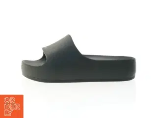 Sorte badesandaler fra Asos (str. 42)