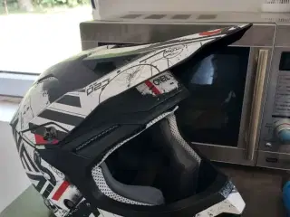 Oneal motocross hjelm næsten ny