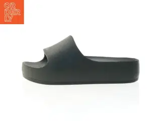 Sorte badesandaler fra Asos (str. 42)