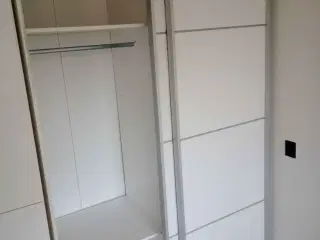 Garderobeskab fra Tvillum