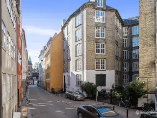 Flyt direkte ind! 191 m² fuldt møbleret kontor med mødefaciliteter. internet og parkering – kun få skridt fra Nørreport