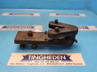 New Holland TM190 Skærmholder 82025922