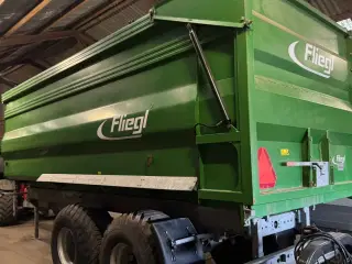 Fliegl - - - På vej ind