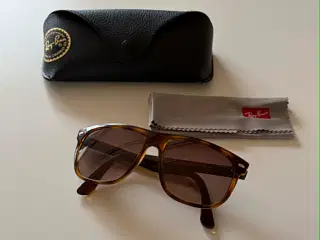 Ray-Ban Boyfriend RB4147 710/51 56 solbriller