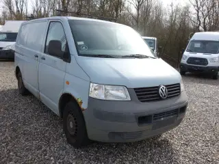 VW Transporter 1,9 TDi 104 Kassevogn kort