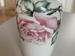 Vase med rose B & G