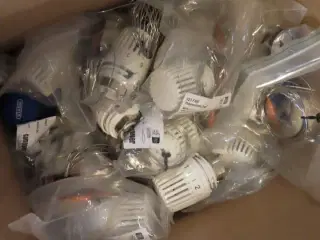 3 kasser med radiatortermostater