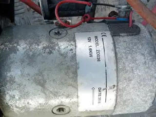 Hydraulik pumpe 12 v. 