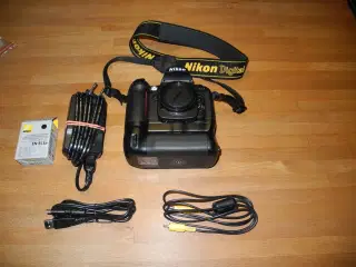 Nikon D 100 m/batterigreb