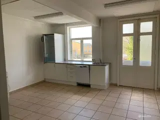 Kontorlokaler på 117 m² udlejes.