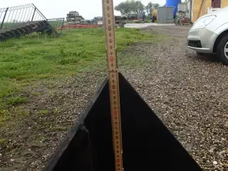 - - - Skovl til Staldkat