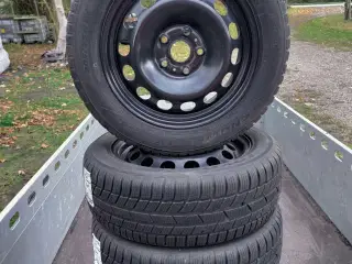 Gode TOYO Vinterdæk 205/55 R16 på stålfælge