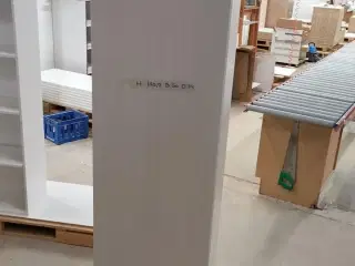 4 stk. usamlet højskabe H: 195,2 x B: 50 x D: 34,0 med låge og 16 hylder