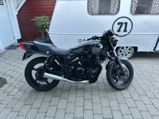 Fræk Kawasaki  Zephyr 550 klar til nye eventyr