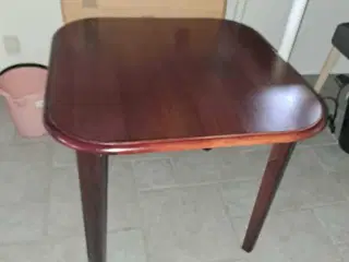 BORD 64 x 64 høj 55 cm   Ring på 21 53 47 46