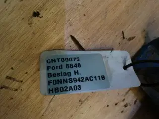 Ford 6640 Beslag H.   F0NNS942AC11B