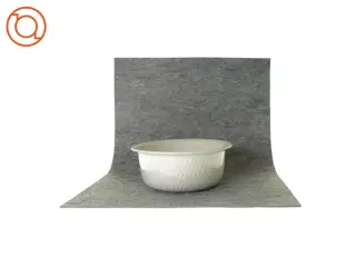 Skål af porcelæn fra Spisa