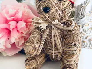 Sød jule bamse med nissehue