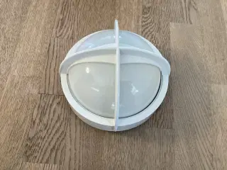 Meget fin hvid Mini Piratlampe fra Nordisk Solar