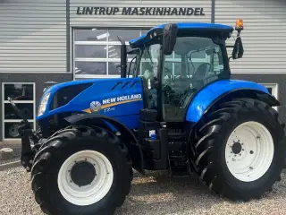 New Holland T7.175 RangeCommand med frontlift. Meget velholdt gård traktor.